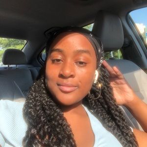 Meet your Posher, Akanke